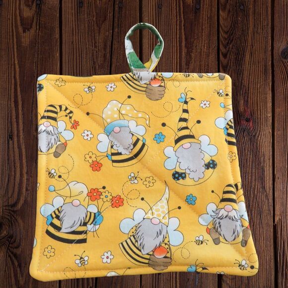 Handmade Quilted Potholder, Reversible Bee Gnomes and Lemon Hot Pad, Set of 2 - Picture 7 of 10